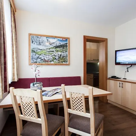 Aparthotel Alpenapart Ehemals Alpenapart Alexander Inklusive Sommer Bergbahnticket 4*